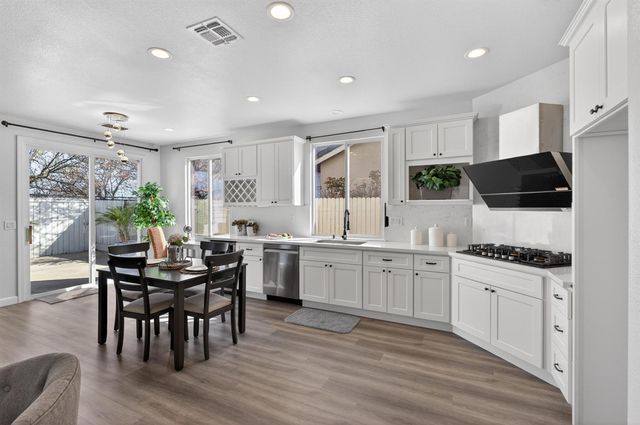 6217 Jefjen Way, Elk Grove, CA 95757