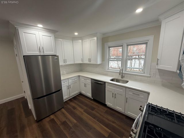 32 Dunwoodie Street, Yonkers, NY 10704