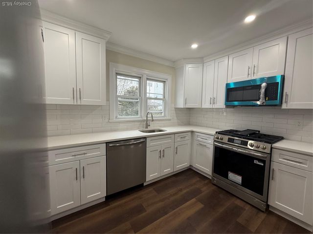 32 Dunwoodie Street, Yonkers, NY 10704