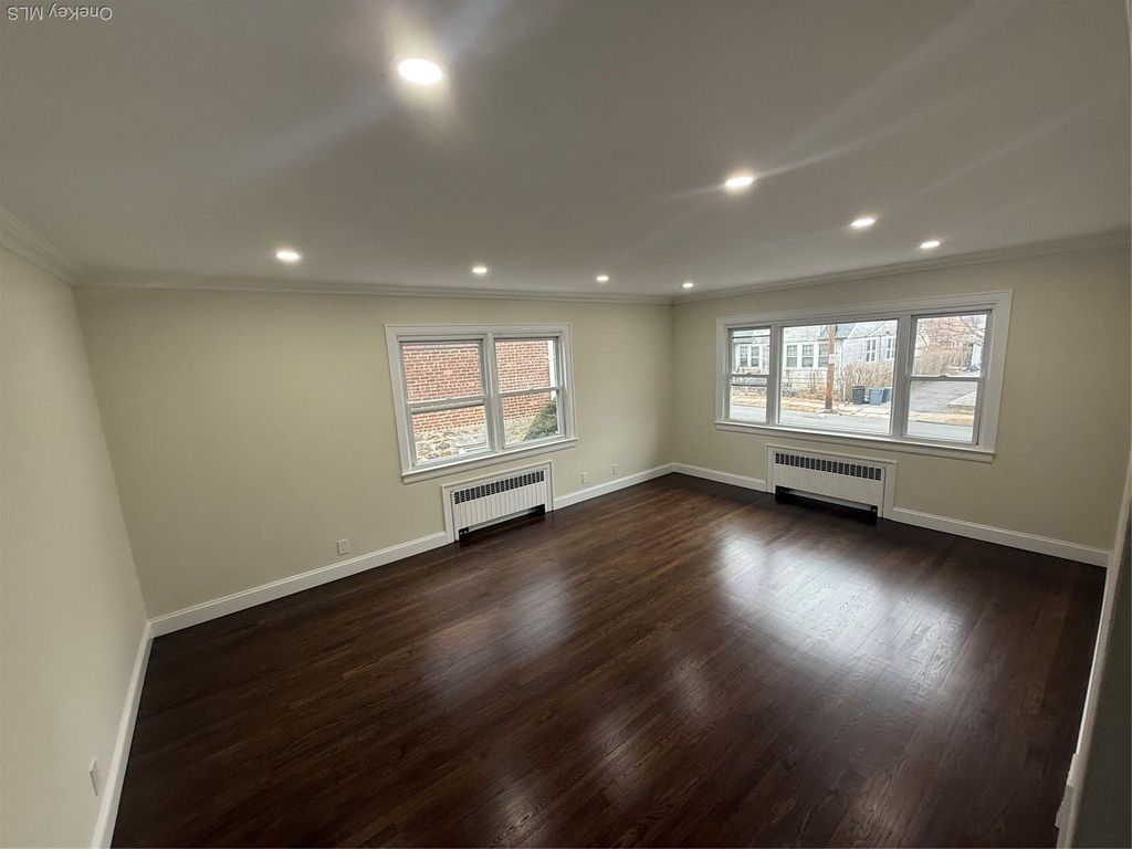 32 Dunwoodie Street, Yonkers, NY 10704