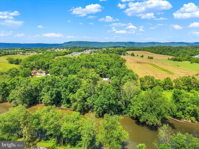 105 ELK DR, Carlisle, PA 17015