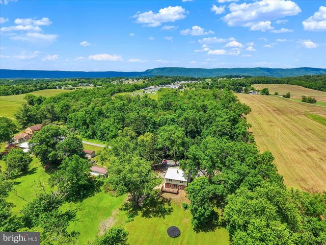105 ELK DR, Carlisle, PA 17015