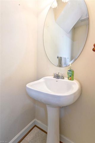 5320 Queen Bishop LN, Williamsburg, VA 23185