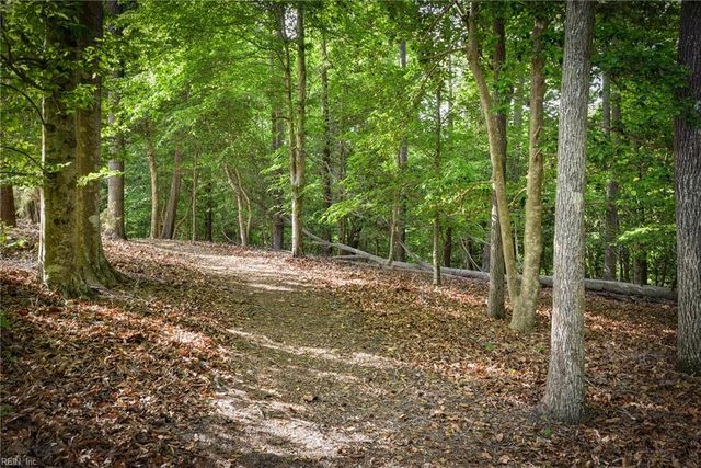 5320 Queen Bishop LN, Williamsburg, VA 23185