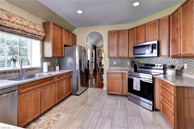 5320 Queen Bishop LN, Williamsburg, VA 23185
