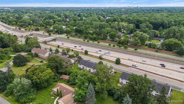 19208 W 11 Mile Road, Lathrup Village, MI 48076