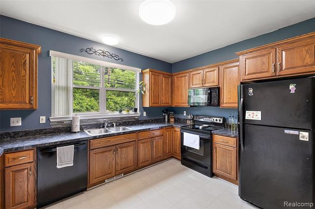 19208 W 11 Mile Road, Lathrup Village, MI 48076