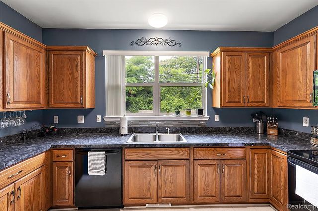 19208 W 11 Mile Road, Lathrup Village, MI 48076