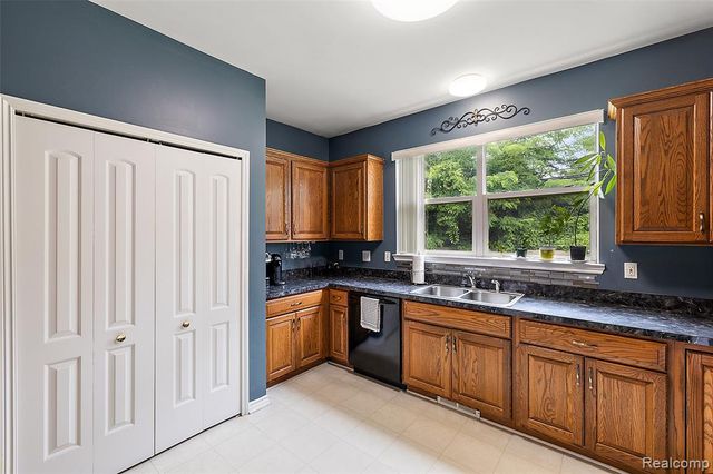 19208 W 11 Mile Road, Lathrup Village, MI 48076