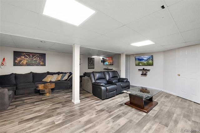 19208 W 11 Mile Road, Lathrup Village, MI 48076