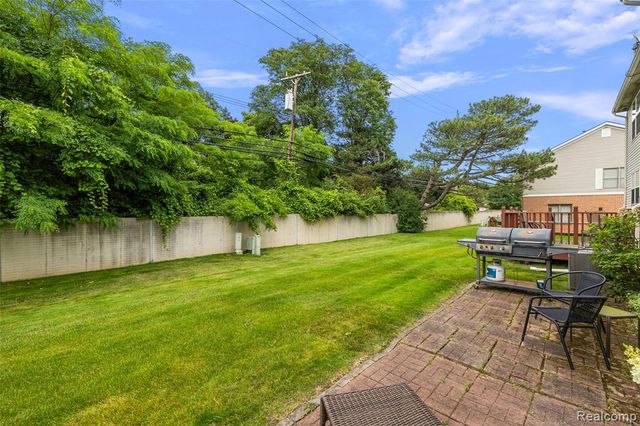 19208 W 11 Mile Road, Lathrup Village, MI 48076