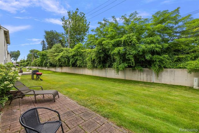 19208 W 11 Mile Road, Lathrup Village, MI 48076