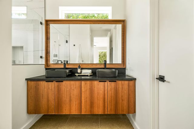 605 Brentwood ST 1, Austin, TX 78752