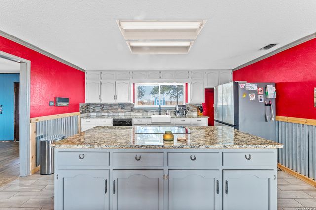 561 Barth, Poteet, TX 78065