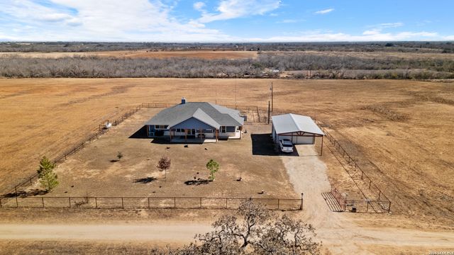 561 Barth, Poteet, TX 78065