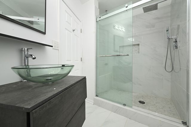 360 Erie Circle, Bloomingdale, IL 60108