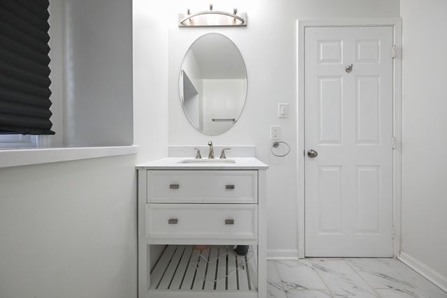 360 Erie Circle, Bloomingdale, IL 60108