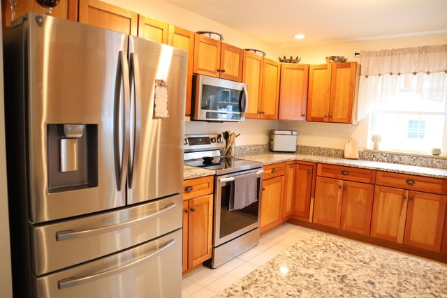 200 Farmall Drive, Hinesburg, VT 05461