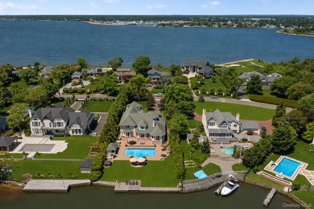 65 W Bayberry Road, Islip, NY 11751