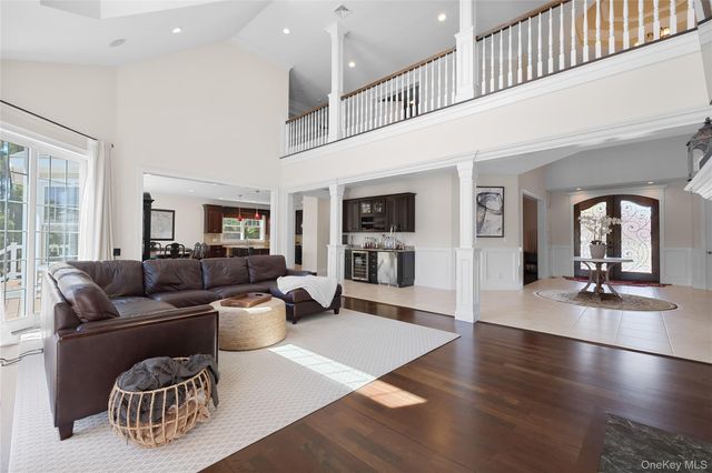 65 W Bayberry Road, Islip, NY 11751
