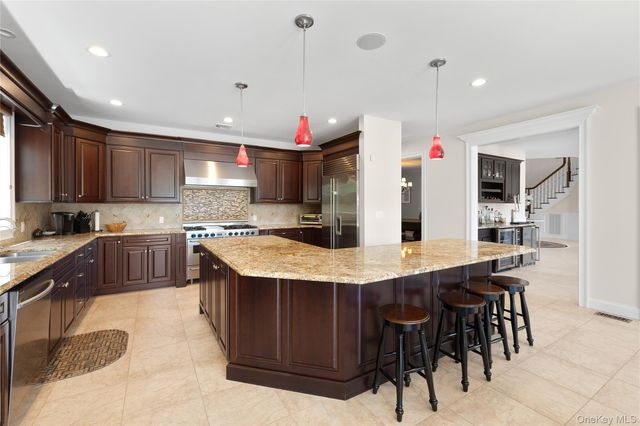 65 W Bayberry Road, Islip, NY 11751