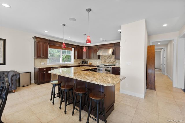 65 W Bayberry Road, Islip, NY 11751