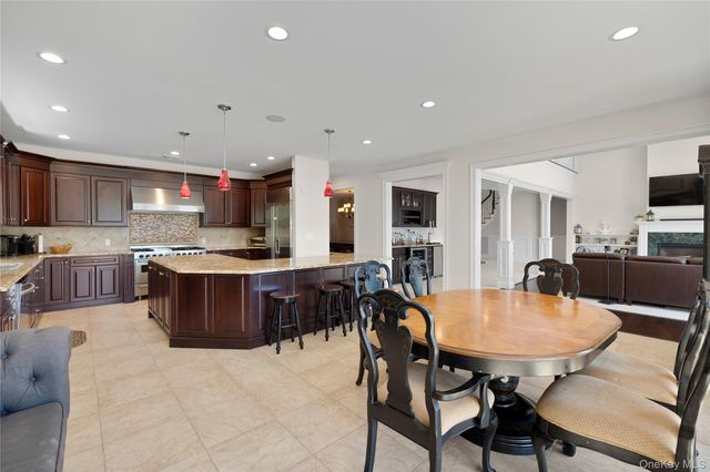 65 W Bayberry Road, Islip, NY 11751