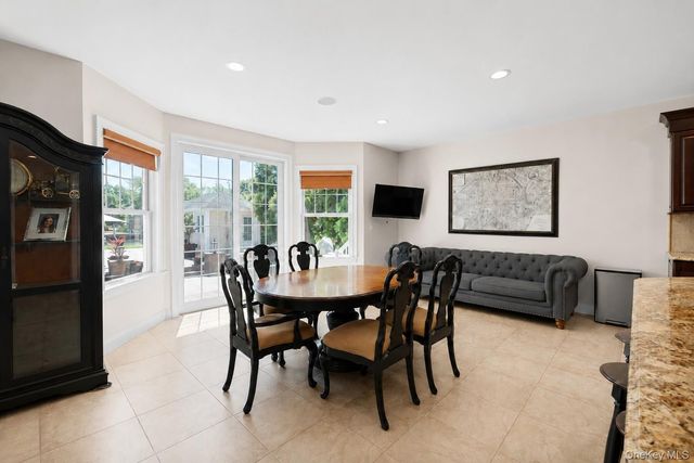 65 W Bayberry Road, Islip, NY 11751