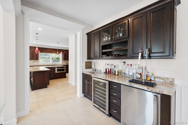 65 W Bayberry Road, Islip, NY 11751