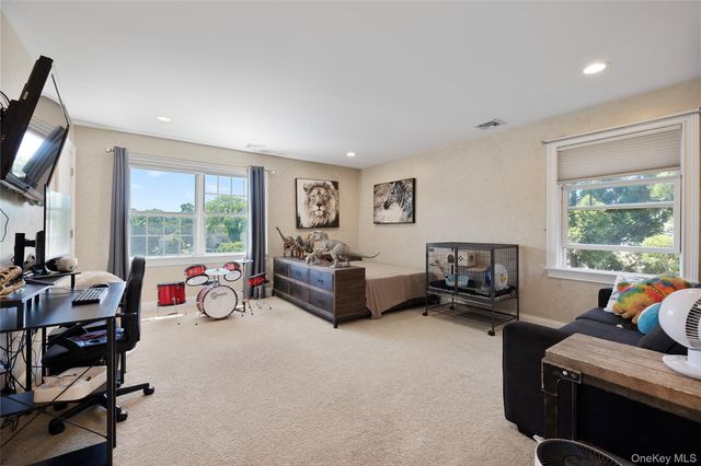 65 W Bayberry Road, Islip, NY 11751