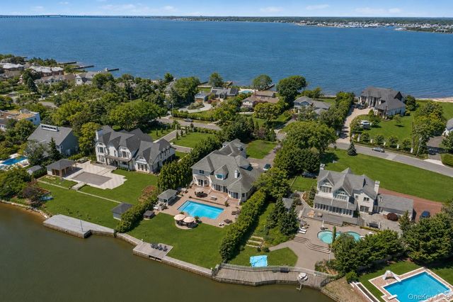 65 W Bayberry Road, Islip, NY 11751