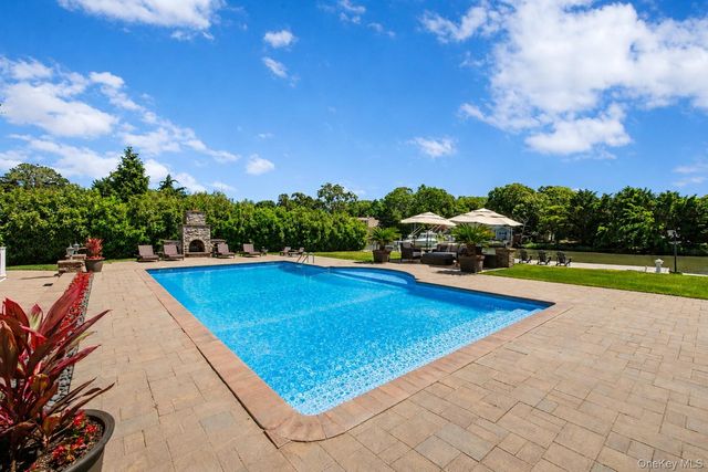 65 W Bayberry Road, Islip, NY 11751