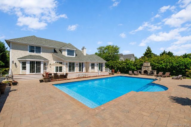 65 W Bayberry Road, Islip, NY 11751