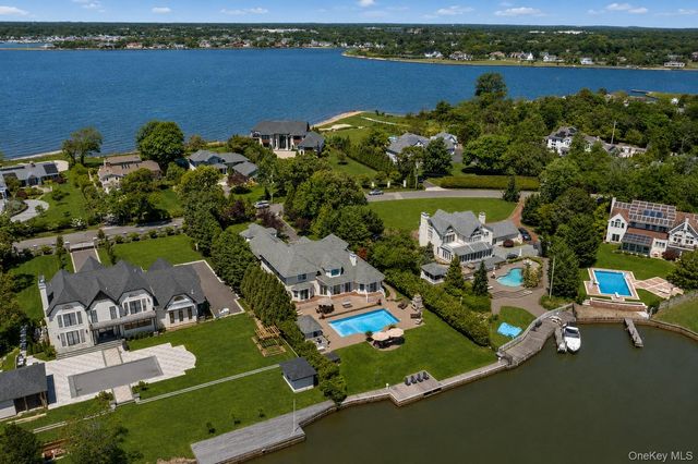 65 W Bayberry Road, Islip, NY 11751