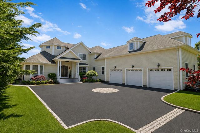 65 W Bayberry Road, Islip, NY 11751