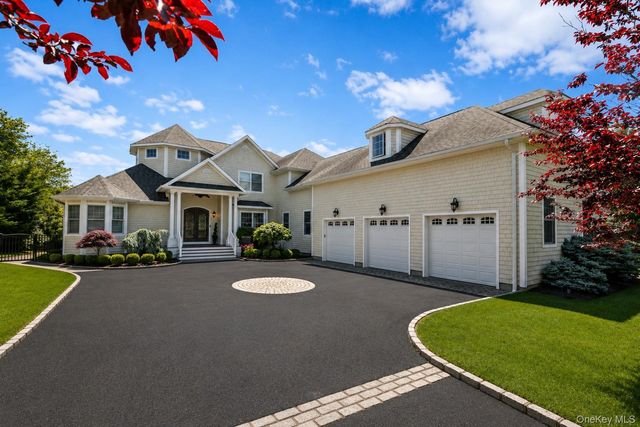 65 W Bayberry Road, Islip, NY 11751