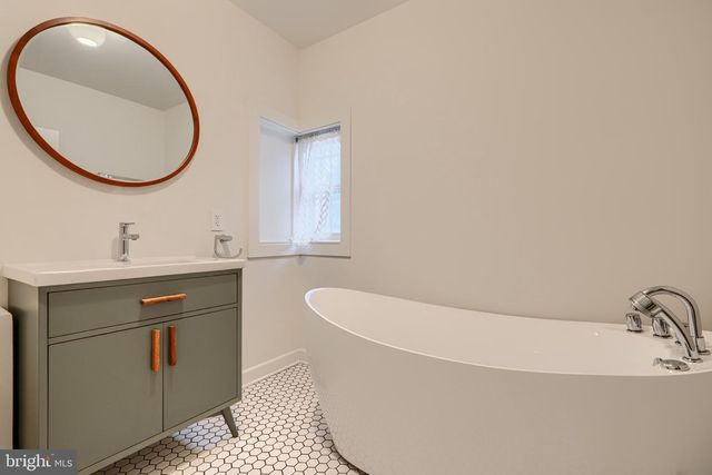 715 LOVEGROVE, Baltimore, MD 21202
