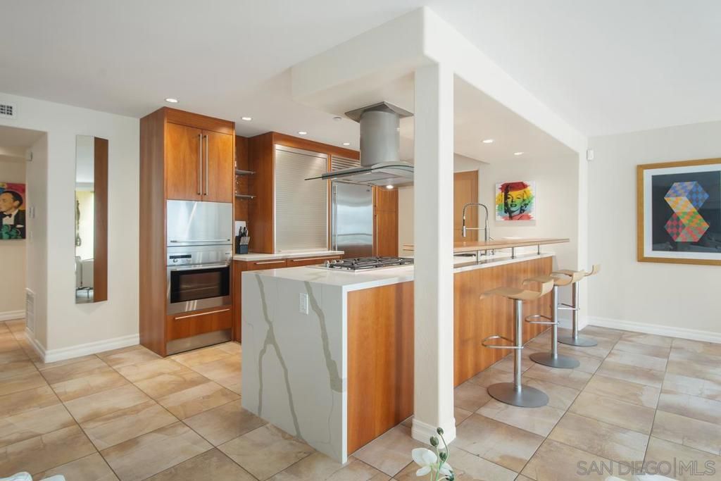 Image 11 of property listing at 202 Coast Blvd 4, La Jolla, CA 92037