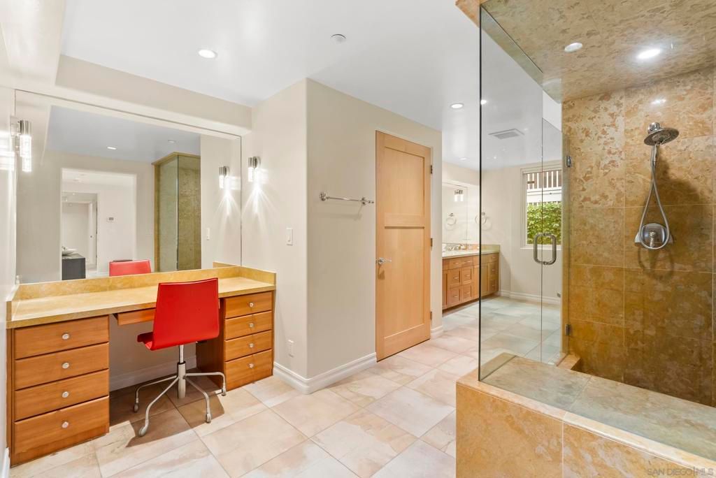 Image 15 of property listing at 202 Coast Blvd 4, La Jolla, CA 92037