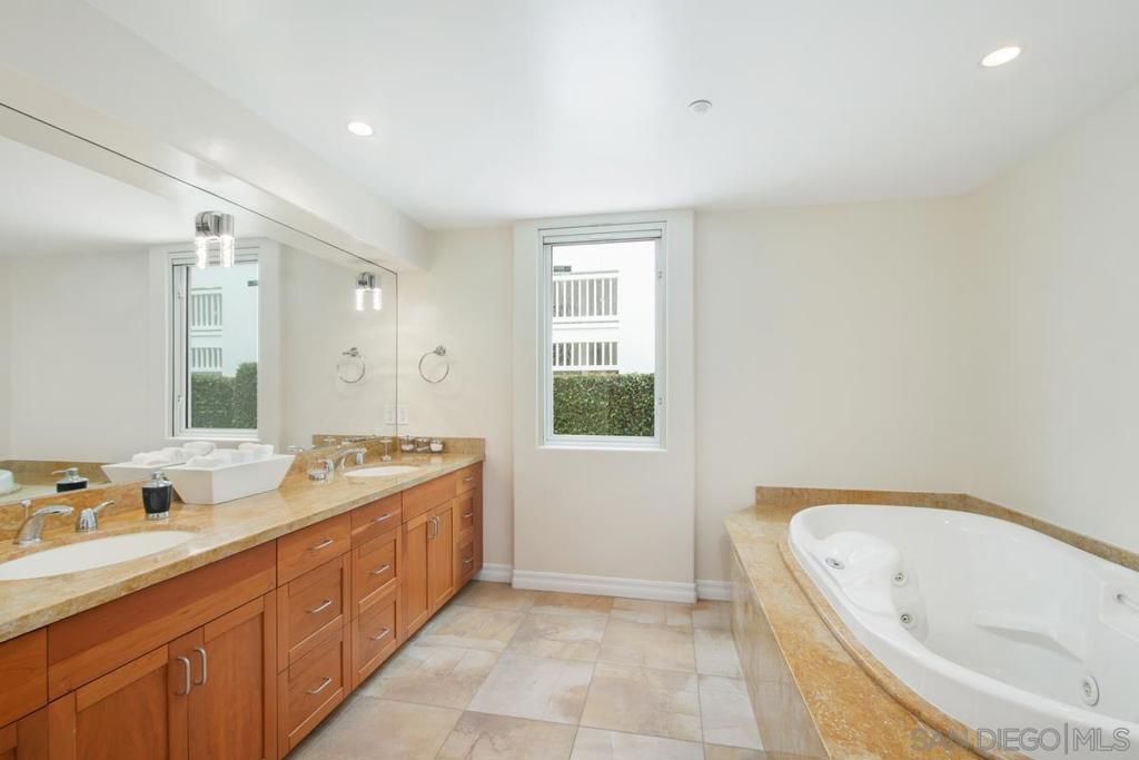 Image 16 of property listing at 202 Coast Blvd 4, La Jolla, CA 92037