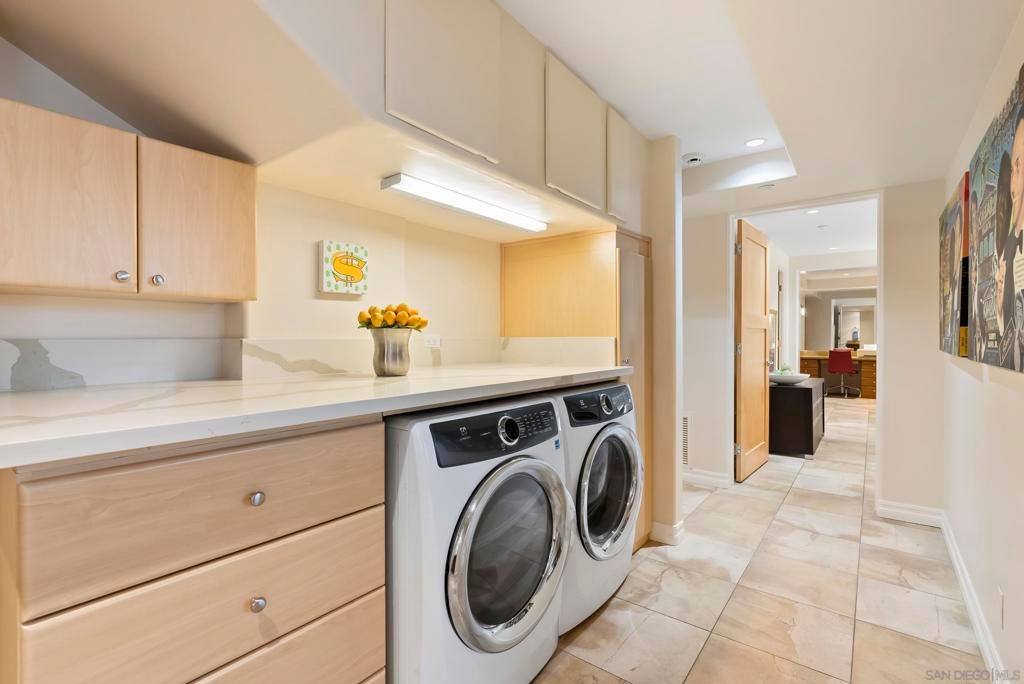 Image 17 of property listing at 202 Coast Blvd 4, La Jolla, CA 92037