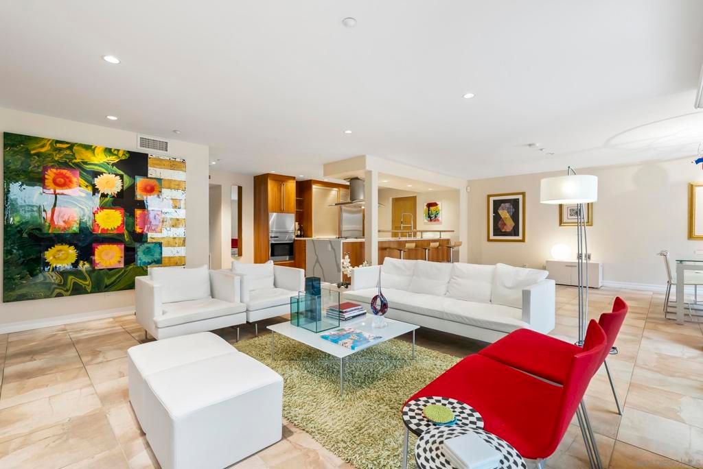 Image 2 of property listing at 202 Coast Blvd 4, La Jolla, CA 92037