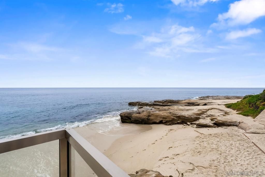 Image 23 of property listing at 202 Coast Blvd 4, La Jolla, CA 92037