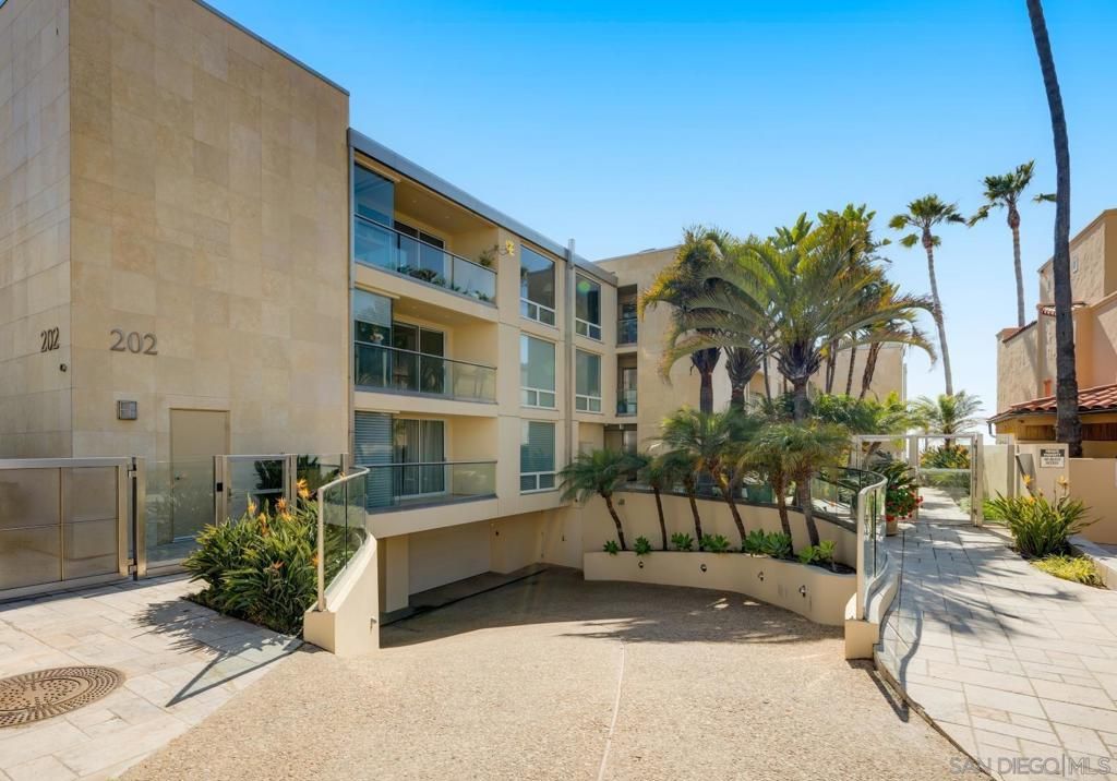 Image 26 of property listing at 202 Coast Blvd 4, La Jolla, CA 92037