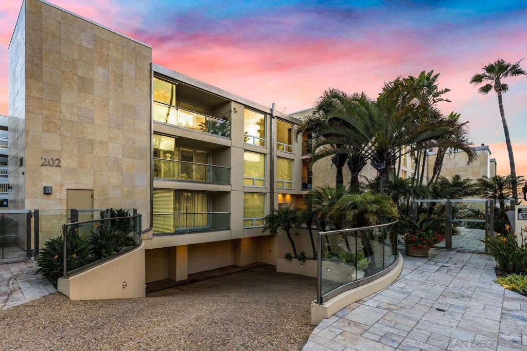 Image 27 of property listing at 202 Coast Blvd 4, La Jolla, CA 92037