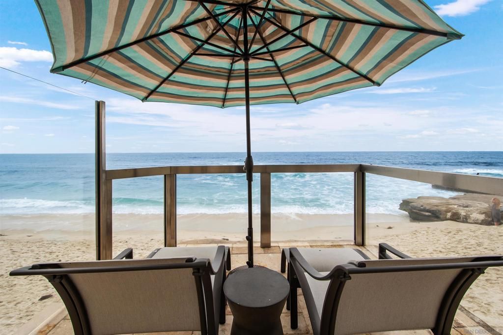 Image 3 of property listing at 202 Coast Blvd 4, La Jolla, CA 92037