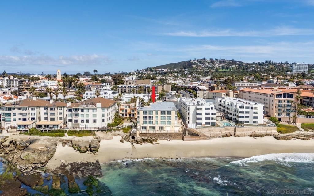 Image 5 of property listing at 202 Coast Blvd 4, La Jolla, CA 92037