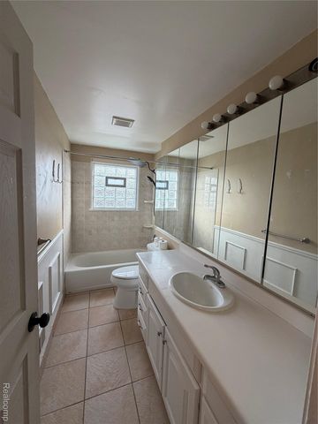 30510 Groveland Street, Madison Heights, MI 48071