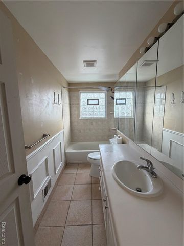 30510 Groveland Street, Madison Heights, MI 48071