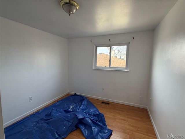 30510 Groveland Street, Madison Heights, MI 48071